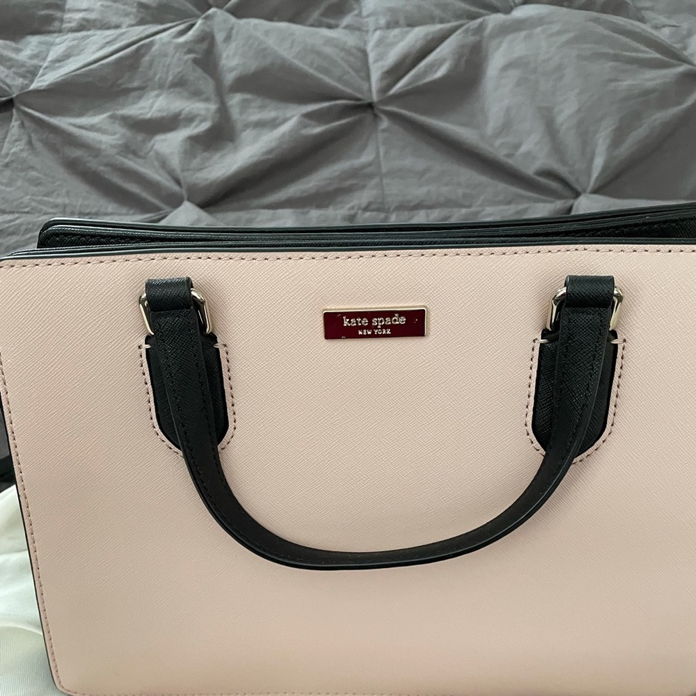NWT Kate Spade Purse! Perfect to give as a gift!